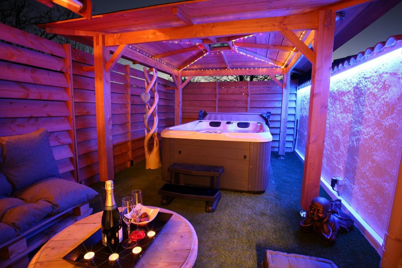 Lovina Chambre De Charme Avec Jaccuzi Velaux Luaran gambar