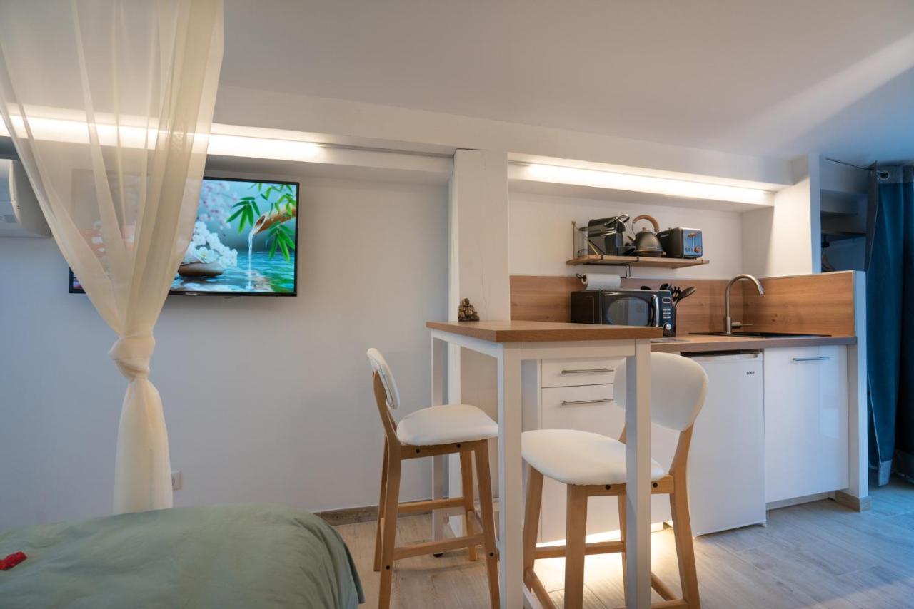 Lovina Chambre De Charme Avec Jaccuzi Velaux Luaran gambar